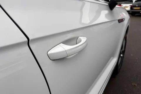 DG18TXS Volkswagen Touareg 3.0 V6 TDI 4Motion R-Line 5dr Tip Auto Thumbnail #31