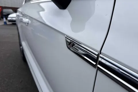 DG18TXS Volkswagen Touareg 3.0 V6 TDI 4Motion R-Line 5dr Tip Auto Thumbnail #32