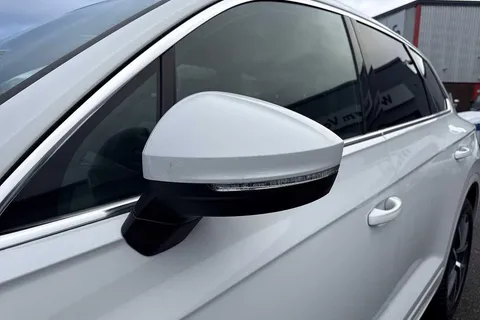 DG18TXS Volkswagen Touareg 3.0 V6 TDI 4Motion R-Line 5dr Tip Auto Thumbnail #35