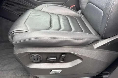 DG18TXS Volkswagen Touareg 3.0 V6 TDI 4Motion R-Line 5dr Tip Auto Thumbnail #41