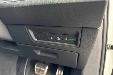 DG18TXS Volkswagen Touareg 3.0 V6 TDI 4Motion R-Line 5dr Tip Auto Thumbnail #42