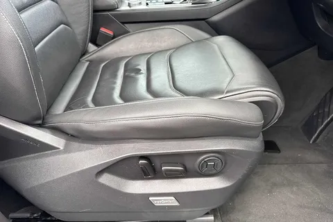 DG18TXS Volkswagen Touareg 3.0 V6 TDI 4Motion R-Line 5dr Tip Auto Thumbnail #43