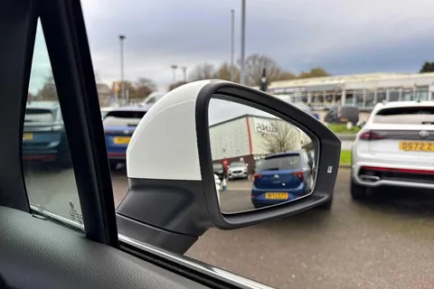 DG18TXS Volkswagen Touareg 3.0 V6 TDI 4Motion R-Line 5dr Tip Auto Thumbnail #44