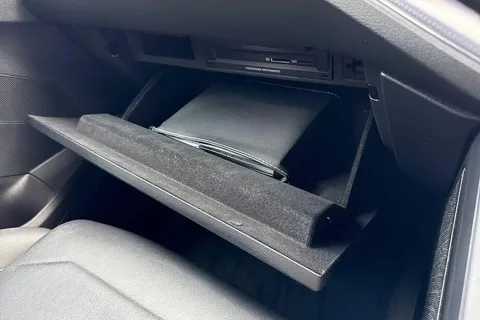 DG18TXS Volkswagen Touareg 3.0 V6 TDI 4Motion R-Line 5dr Tip Auto Thumbnail #48