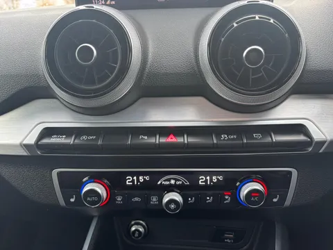 DP22SVV Audi SQ2 Black Edition TFSI  300 PS S tronic Thumbnail #11