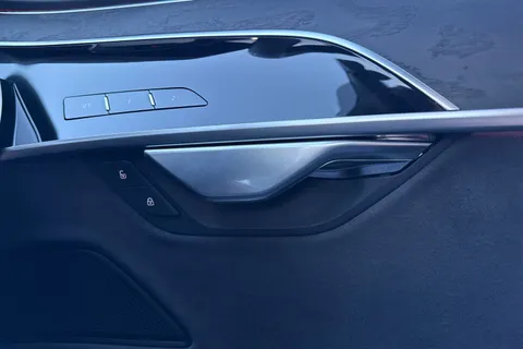 KY74EKC Audi A8 L  Sport 60 TFSI e quattro 462 PS tiptronic Thumbnail #21