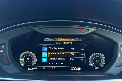 KY74EKC Audi A8 L  Sport 60 TFSI e quattro 462 PS tiptronic Thumbnail #32