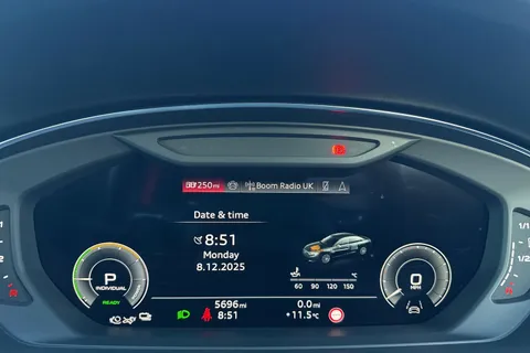 KY74EKC Audi A8 L  Sport 60 TFSI e quattro 462 PS tiptronic Thumbnail #34