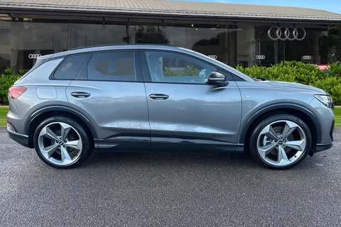 KO74PNL Audi Q4 e-tron Q4  Black Edition 45 e-tron   kW Thumbnail #4