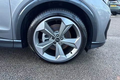 KO74PNL Audi Q4 e-tron Q4  Black Edition 45 e-tron   kW Thumbnail #10