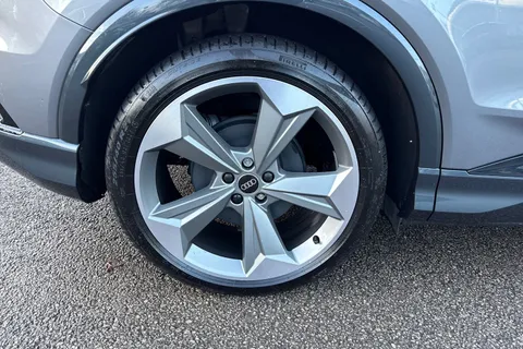 KO74PNL Audi Q4 e-tron Q4  Black Edition 45 e-tron   kW Thumbnail #11