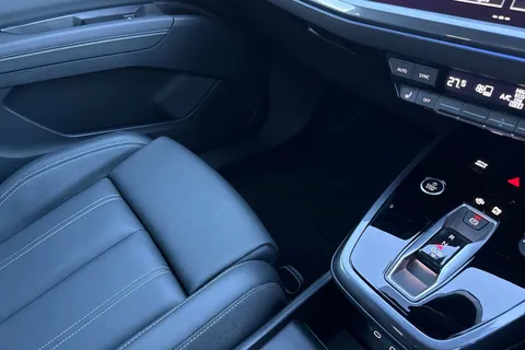 KO74PNL Audi Q4 e-tron Q4  Black Edition 45 e-tron   kW Thumbnail #20