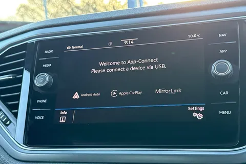 AF70UTL Volkswagen T-Roc 1.5 TSI R-Line 2dr DSG | Heated Seats | Beats Audio Thumbnail #29