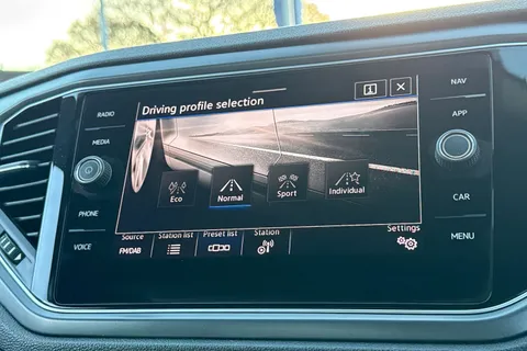 AF70UTL Volkswagen T-Roc 1.5 TSI R-Line 2dr DSG | Heated Seats | Beats Audio Thumbnail #31