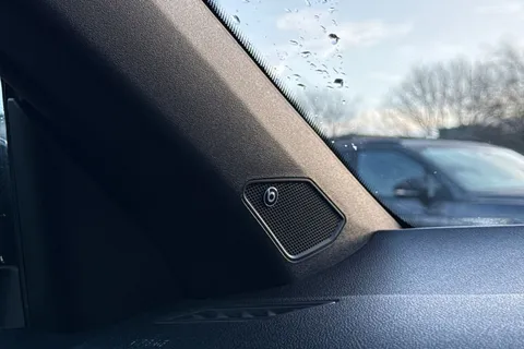 AF70UTL Volkswagen T-Roc 1.5 TSI R-Line 2dr DSG | Heated Seats | Beats Audio Thumbnail #36