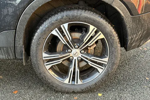 LO70OXW Volvo Xc40 2.0 B4P Inscription Pro 5dr Auto Thumbnail #14