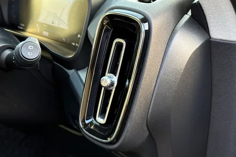 LO70OXW Volvo Xc40 2.0 B4P Inscription Pro 5dr Auto Thumbnail #32