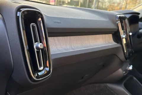 LO70OXW Volvo Xc40 2.0 B4P Inscription Pro 5dr Auto Thumbnail #36