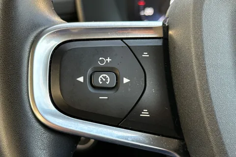 LO70OXW Volvo Xc40 2.0 B4P Inscription Pro 5dr Auto Thumbnail #39