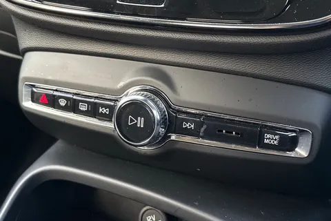 LO70OXW Volvo Xc40 2.0 B4P Inscription Pro 5dr Auto Thumbnail #44