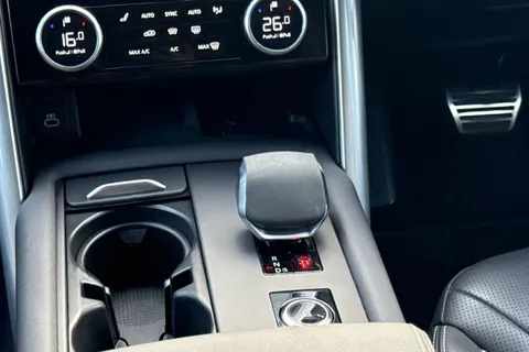 14 of 50 for Land Rover Discovery 3.0 D300 Dynamic HSE 5dr