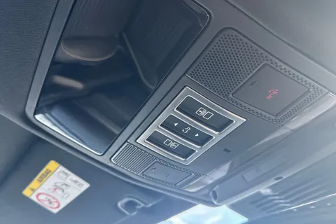 24 of 50 for Land Rover Discovery 3.0 D300 Dynamic HSE 5dr