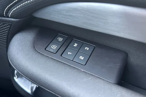 26 of 50 for Land Rover Discovery 3.0 D300 Dynamic HSE 5dr