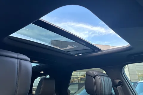 33 of 50 for Land Rover Discovery 3.0 D300 Dynamic HSE 5dr