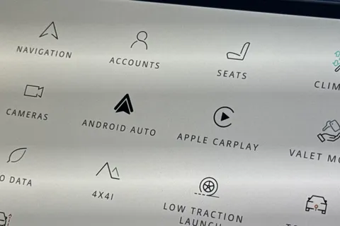 34 of 50 for Land Rover Discovery 3.0 D300 Dynamic HSE 5dr