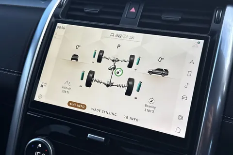 35 of 50 for Land Rover Discovery 3.0 D300 Dynamic HSE 5dr