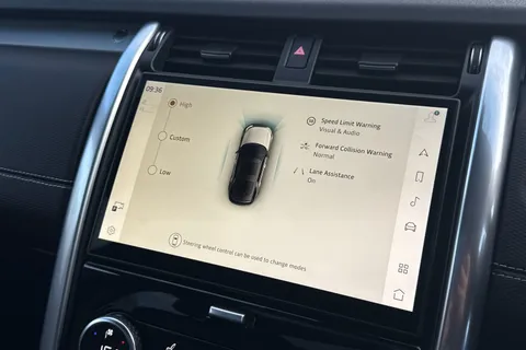 39 of 50 for Land Rover Discovery 3.0 D300 Dynamic HSE 5dr