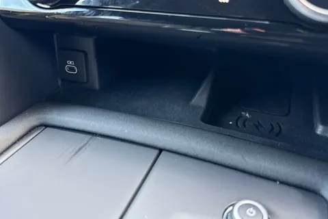 41 of 50 for Land Rover Discovery 3.0 D300 Dynamic HSE 5dr