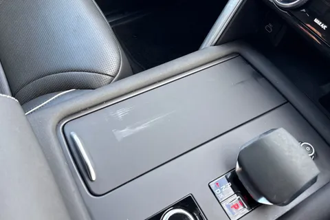 42 of 50 for Land Rover Discovery 3.0 D300 Dynamic HSE 5dr