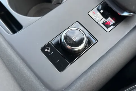 44 of 50 for Land Rover Discovery 3.0 D300 Dynamic HSE 5dr