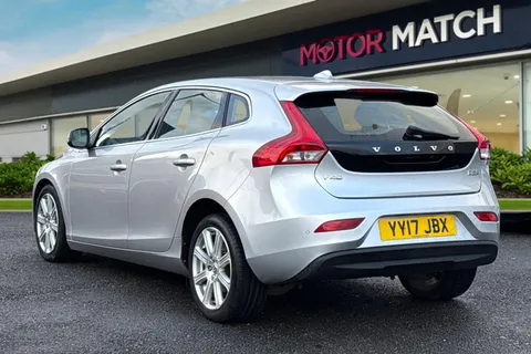 YY17JBX Volvo V40 2.0 D2 Inscription Euro 6 (s/s) 5dr Thumbnail #3