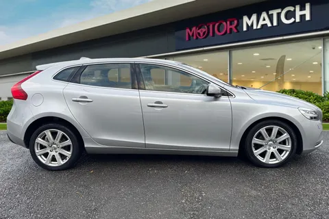 YY17JBX Volvo V40 2.0 D2 Inscription Euro 6 (s/s) 5dr Thumbnail #4