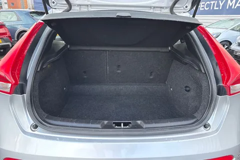 YY17JBX Volvo V40 2.0 D2 Inscription Euro 6 (s/s) 5dr Thumbnail #7