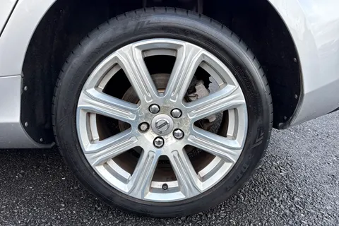 YY17JBX Volvo V40 2.0 D2 Inscription Euro 6 (s/s) 5dr Thumbnail #10