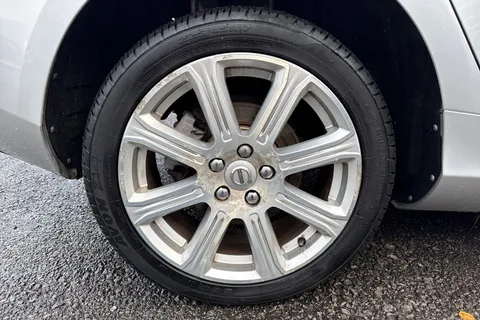 YY17JBX Volvo V40 2.0 D2 Inscription Euro 6 (s/s) 5dr Thumbnail #12