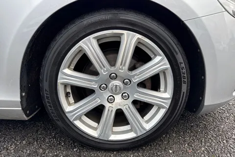 YY17JBX Volvo V40 2.0 D2 Inscription Euro 6 (s/s) 5dr Thumbnail #13