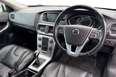 YY17JBX Volvo V40 2.0 D2 Inscription Euro 6 (s/s) 5dr Thumbnail #14