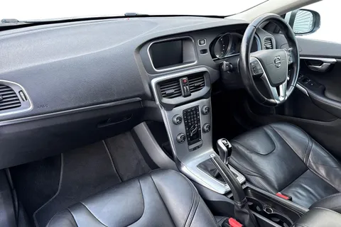 YY17JBX Volvo V40 2.0 D2 Inscription Euro 6 (s/s) 5dr Thumbnail #15
