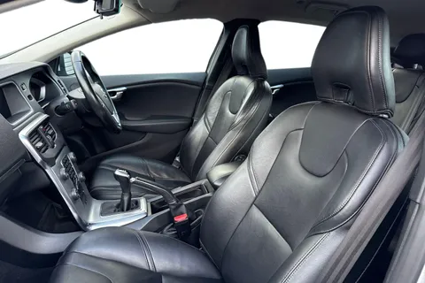 YY17JBX Volvo V40 2.0 D2 Inscription Euro 6 (s/s) 5dr Thumbnail #16