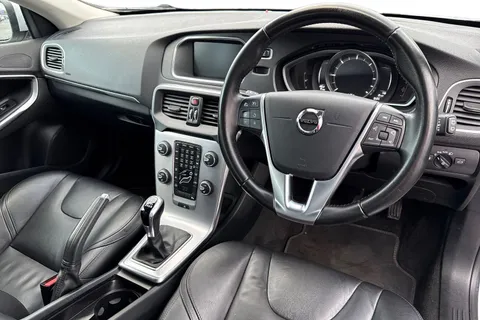 YY17JBX Volvo V40 2.0 D2 Inscription Euro 6 (s/s) 5dr Thumbnail #18