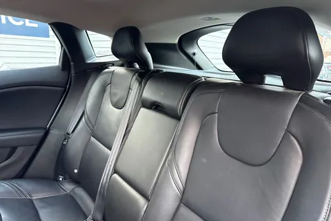 YY17JBX Volvo V40 2.0 D2 Inscription Euro 6 (s/s) 5dr Thumbnail #19