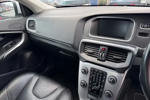 YY17JBX Volvo V40 2.0 D2 Inscription Euro 6 (s/s) 5dr Thumbnail #20