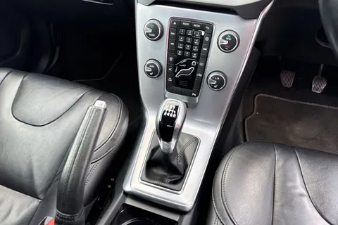 YY17JBX Volvo V40 2.0 D2 Inscription Euro 6 (s/s) 5dr Thumbnail #23