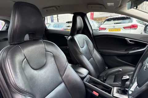 YY17JBX Volvo V40 2.0 D2 Inscription Euro 6 (s/s) 5dr Thumbnail #24