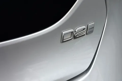 YY17JBX Volvo V40 2.0 D2 Inscription Euro 6 (s/s) 5dr Thumbnail #29