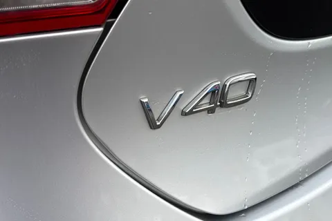 YY17JBX Volvo V40 2.0 D2 Inscription Euro 6 (s/s) 5dr Thumbnail #30